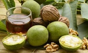 Infusion von Walnüssen, um Parasiten aus dem Körper zu entfernen